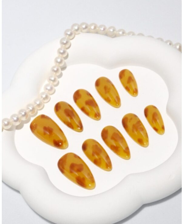 Amber Sunset Nail Art - Image 3